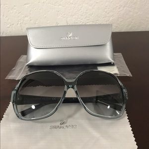 Swerovski  woman sunglasses new never used