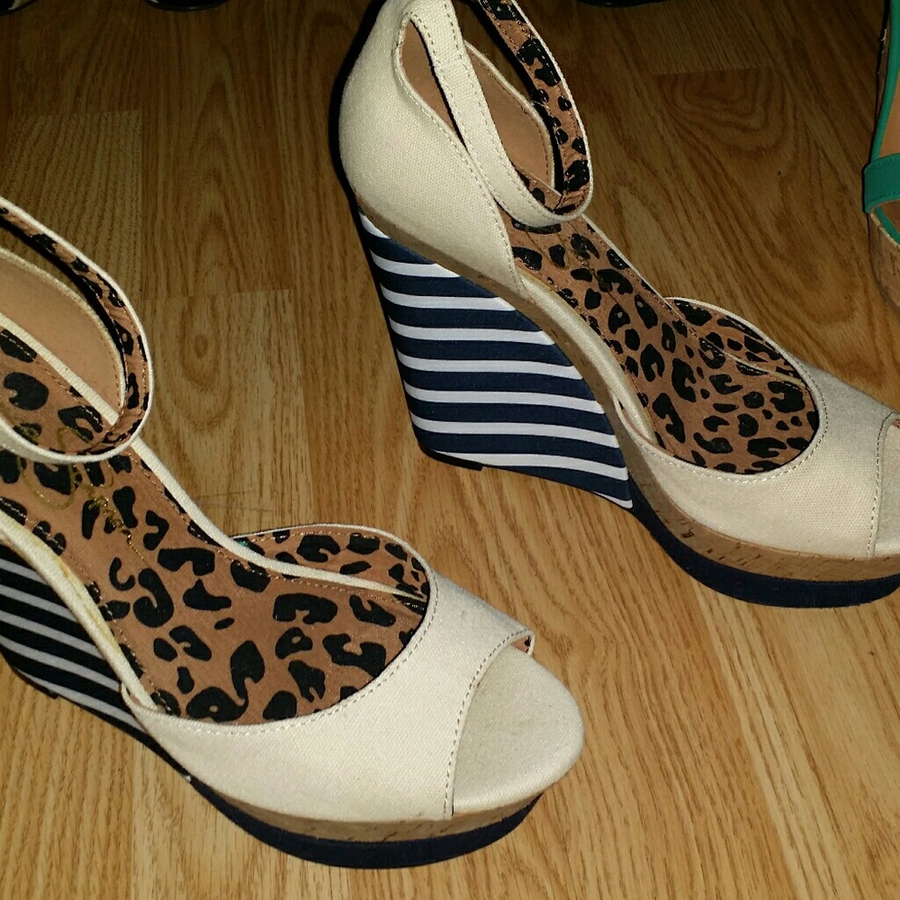 Jessica Simpson Navy blue, white and Beige wedges