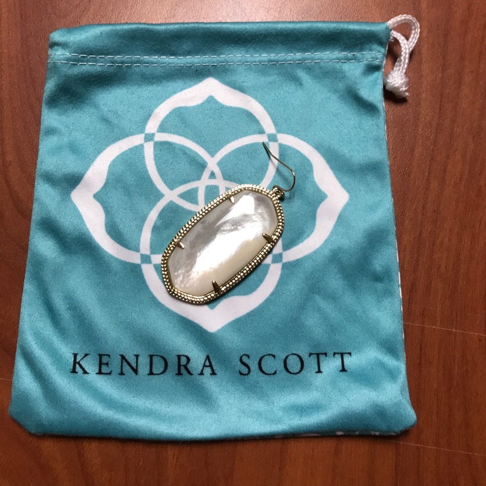 Single Kendra Scott Pearl Danielle Earring