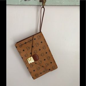 MCM CLUTCH