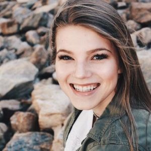 Meet your Posher, Elizabeth