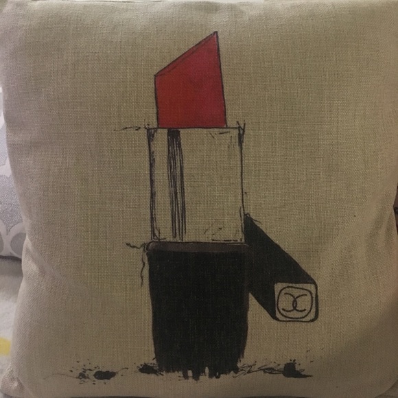 ❌SOLD❌Chanel throw pillows decor set of 2 - Picture 2 of 5