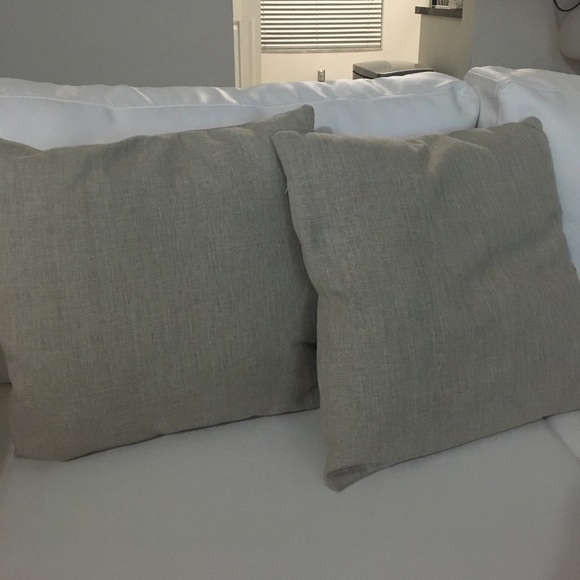 ❌SOLD❌Chanel throw pillows decor set of 2 - Picture 5 of 5