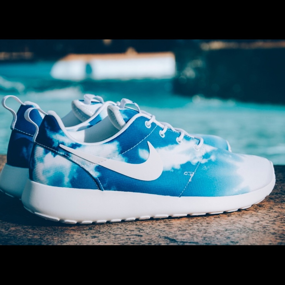 NIKE ROSHE RUN CLOUD