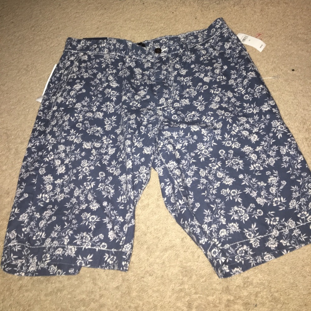 Gap blue floral shorts SZ 33