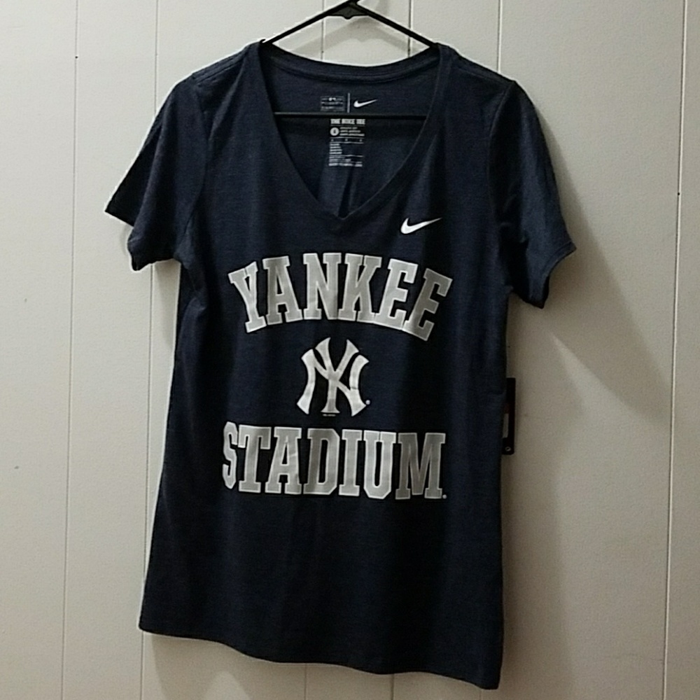 Nike NWT Yankee Stadium Tee Super Soft Size Large