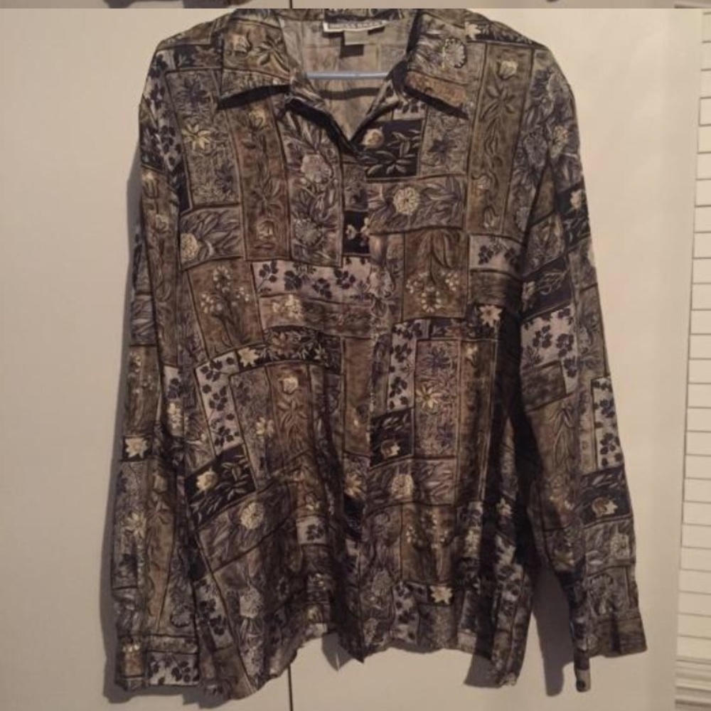 Button up shirt size large