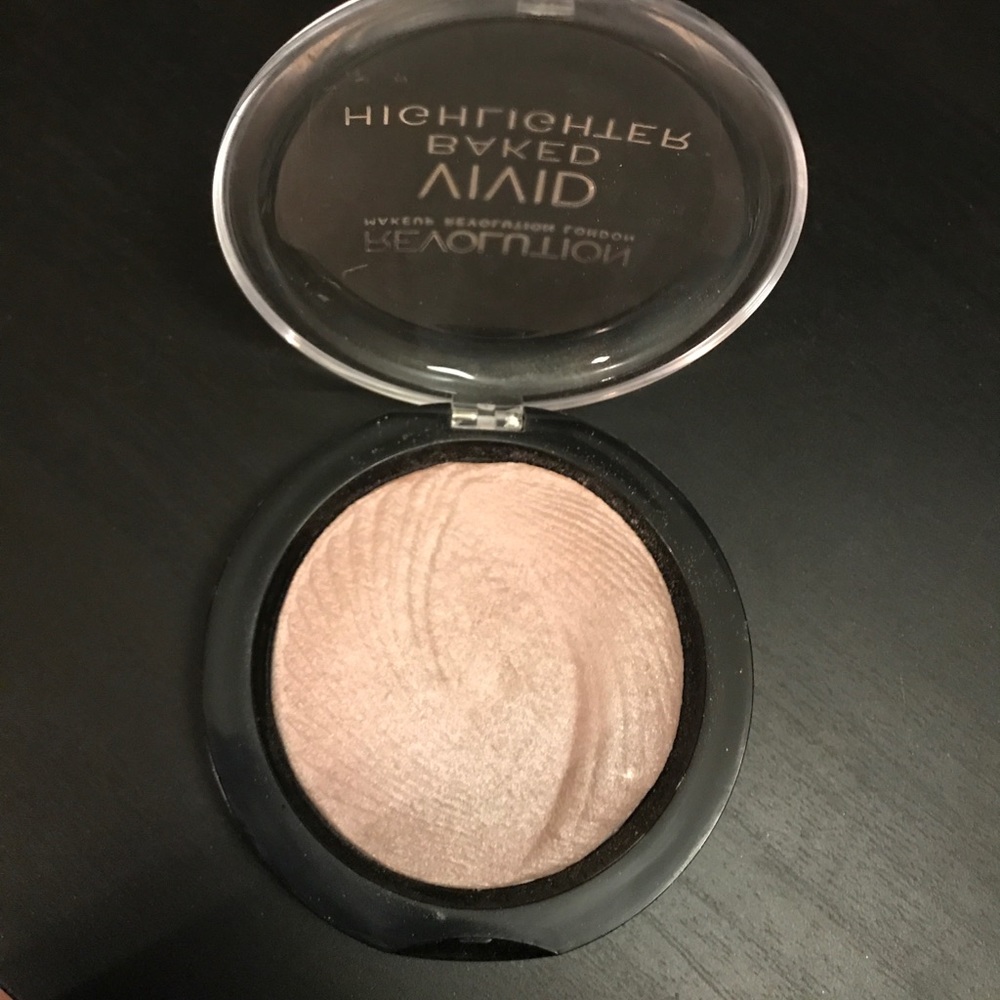 Makeup Revolution highlighter