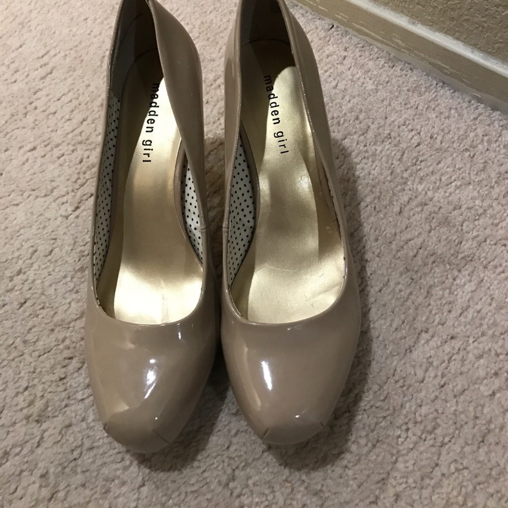 Steve Madden nude heels