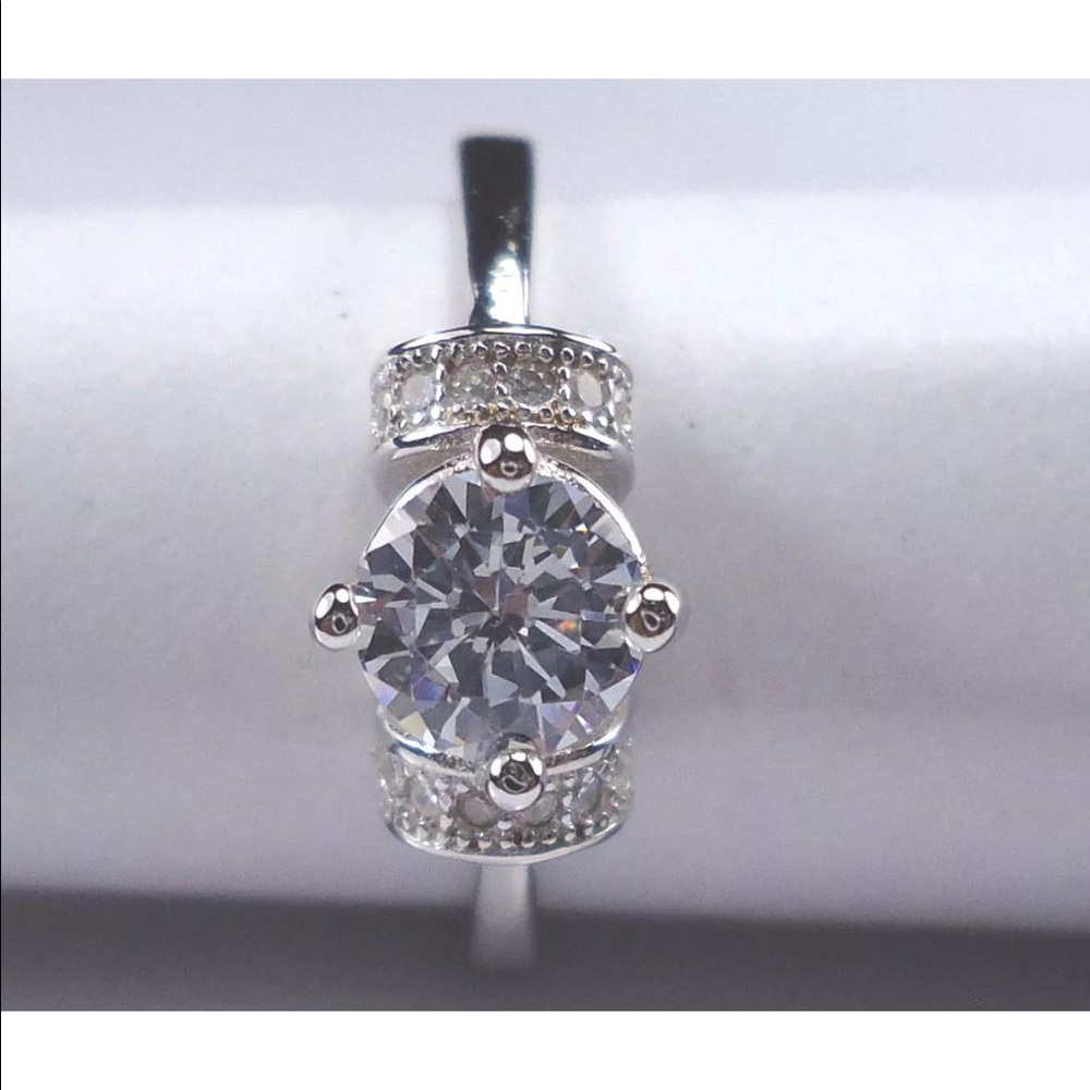 Exquisite Ring - Picture 2 of 4