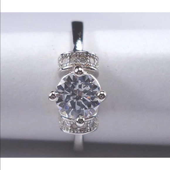 Exquisite Ring - Picture 2 of 4