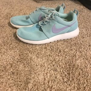 Tiffany Blue Roshe Runs Nikes Women's Size 8