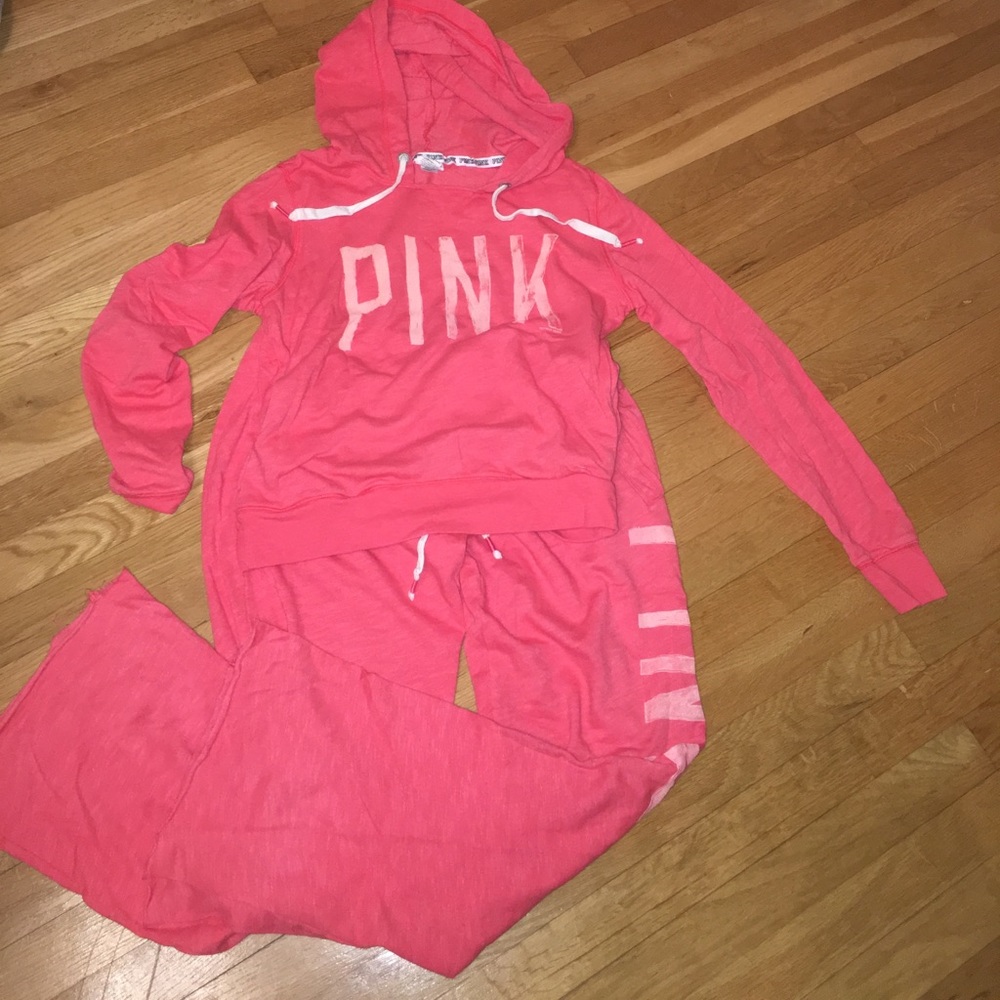 pink sweatsuit outfit