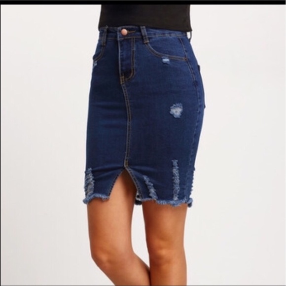 ☄️SALE☄️Sz Medium Stretch Distressed Denim Skirt - Picture 2 of 4