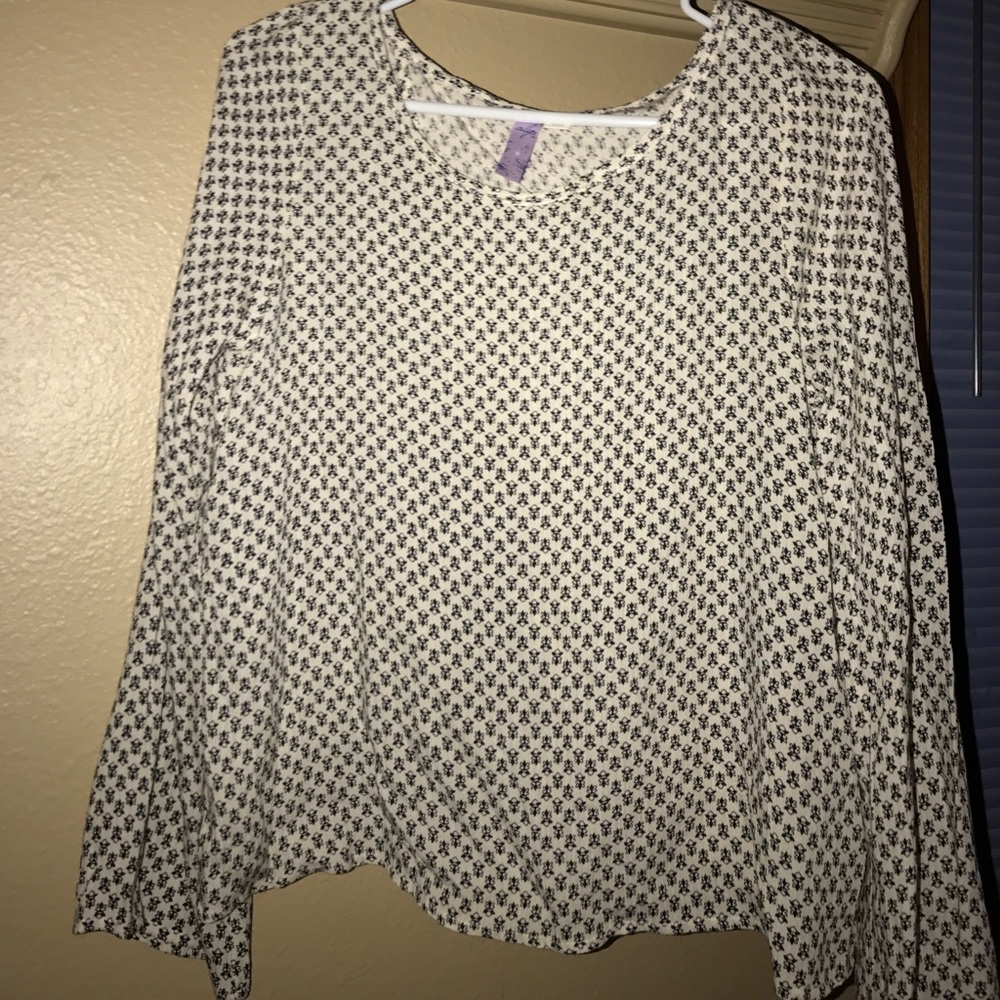 Crossed Open-Back Patterned Blouse - Picture 2 of 3