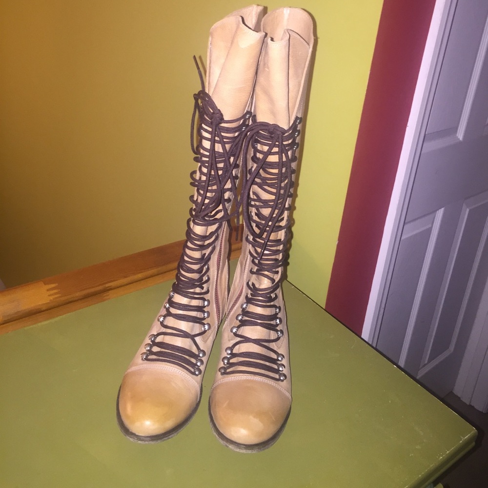 Tan leather boot