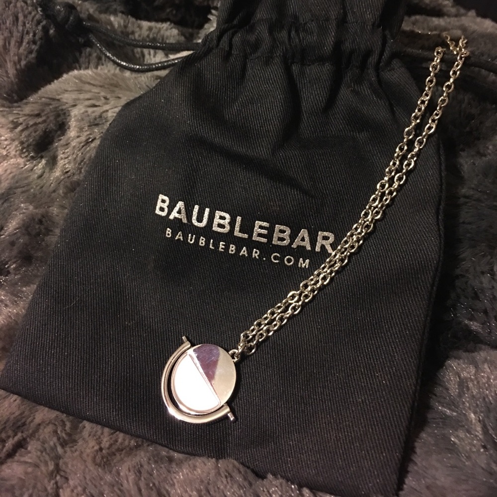 Long silver/white pendent necklace