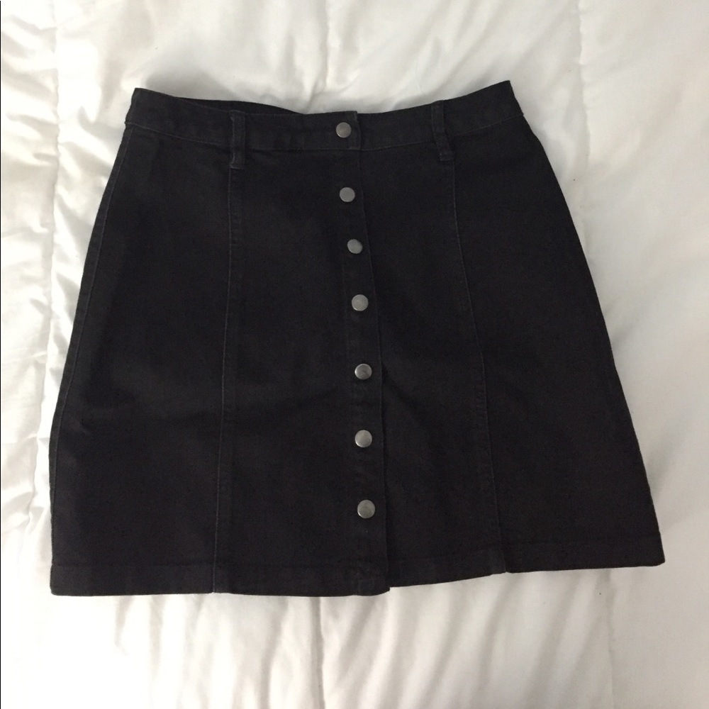 FOREVER 21 MINI BLACK SKIRT