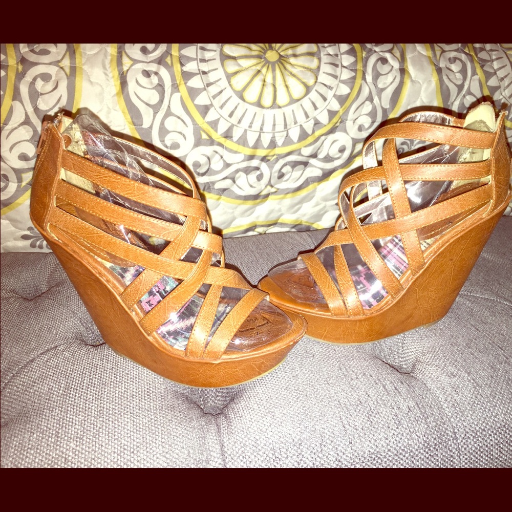 Madden Girl wedge