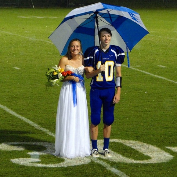 Stunning Prom/Homecoming Dress - Picture 1 of 4