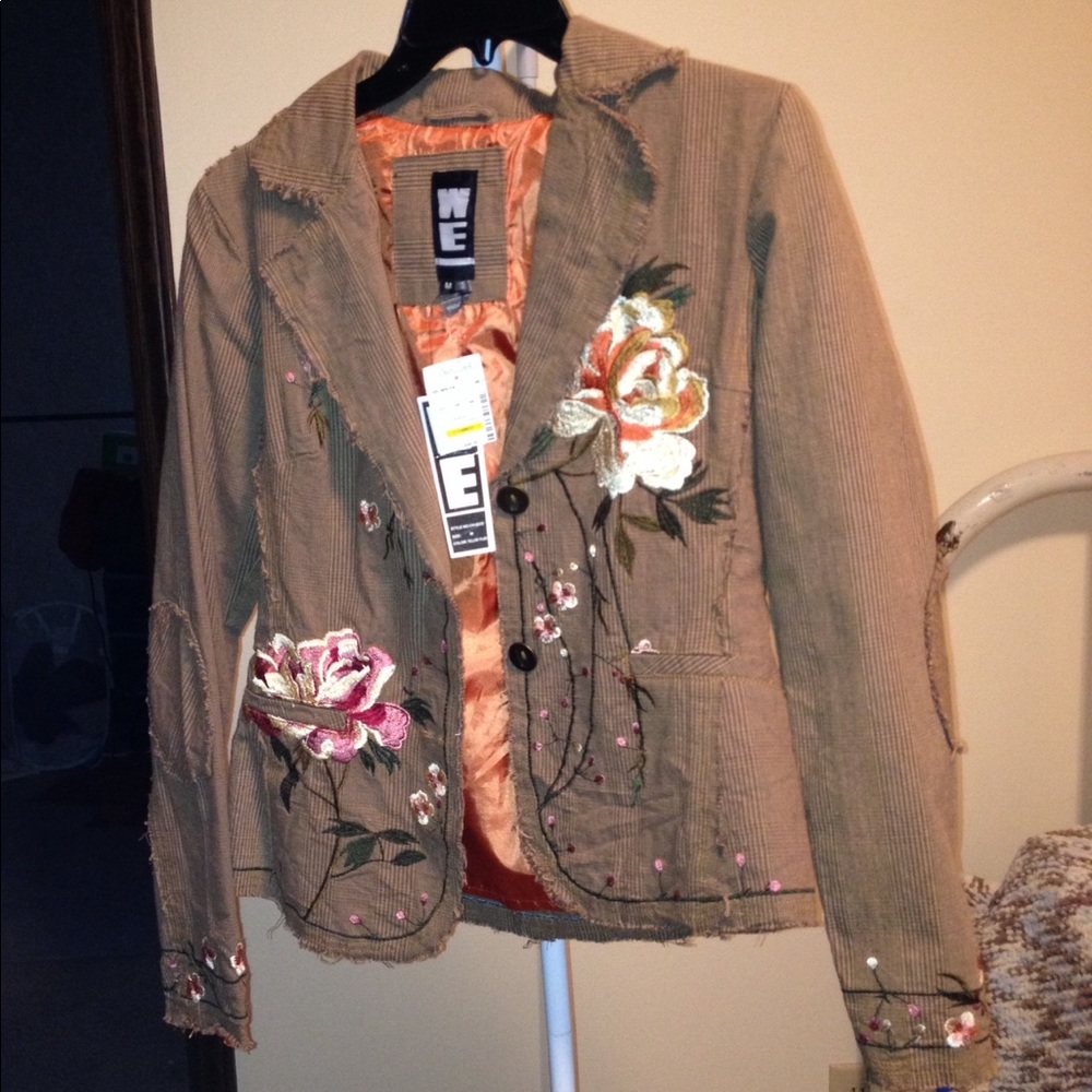 Embroidered blazer with flowers, vines.