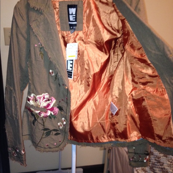 Embroidered blazer with flowers, vines. - Picture 2 of 4