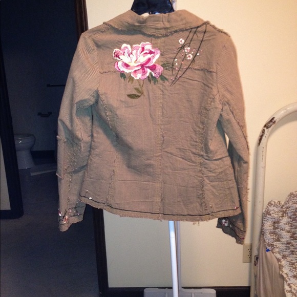 Embroidered blazer with flowers, vines. - Picture 3 of 4