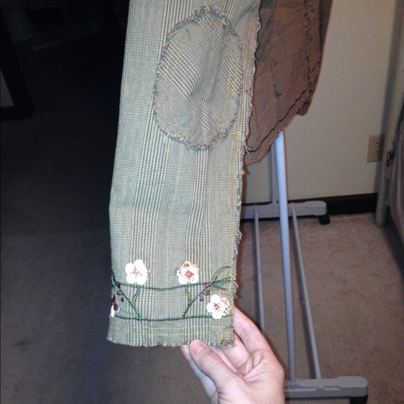 Embroidered blazer with flowers, vines. - Picture 4 of 4