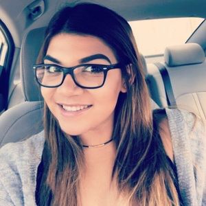 Meet your Posher, Charis