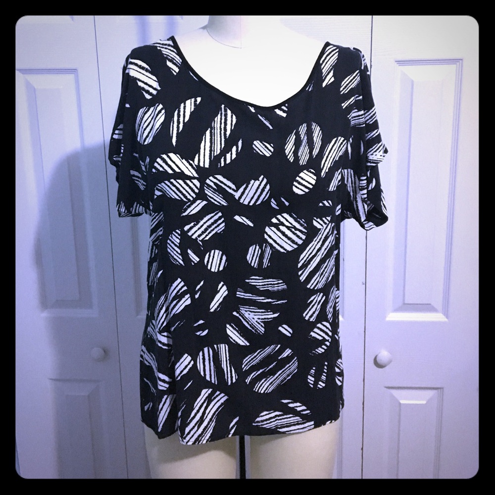 Soprano cutout back tee