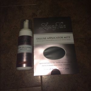 Loving Tan bronzing mousse and applicator