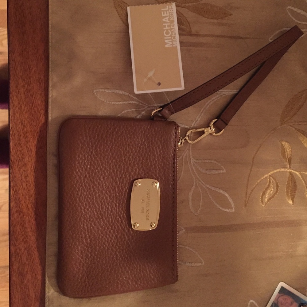 Michael Kors wristlet never used