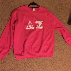 DZ Lilly Pulitzer Stitched Letter Sweatshirt