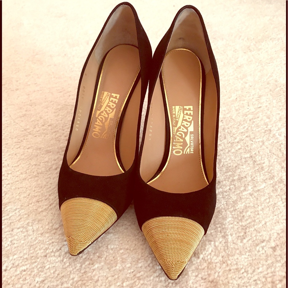 Salvatore Ferragamo point pump