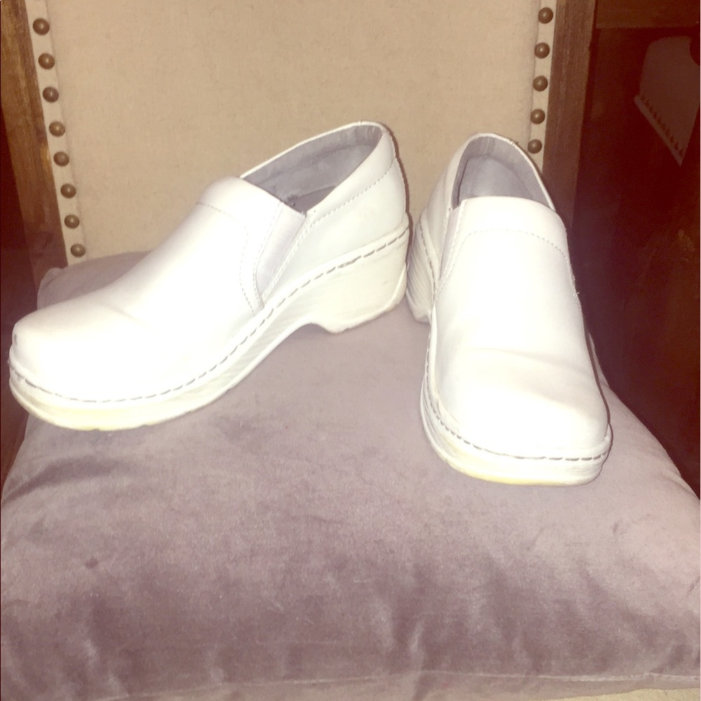 Nursing shoes