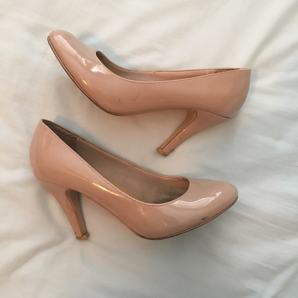 Nude Pumps