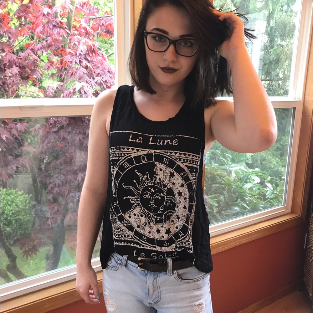 💜 MUSCLE TEE (PRICE DROP)!