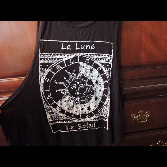 💜 MUSCLE TEE (PRICE DROP)! - Picture 3 of 8