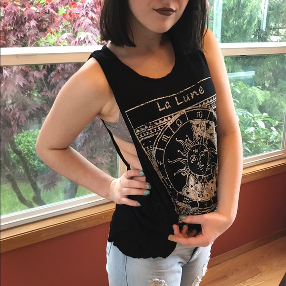 💜 MUSCLE TEE (PRICE DROP)! - Picture 8 of 8