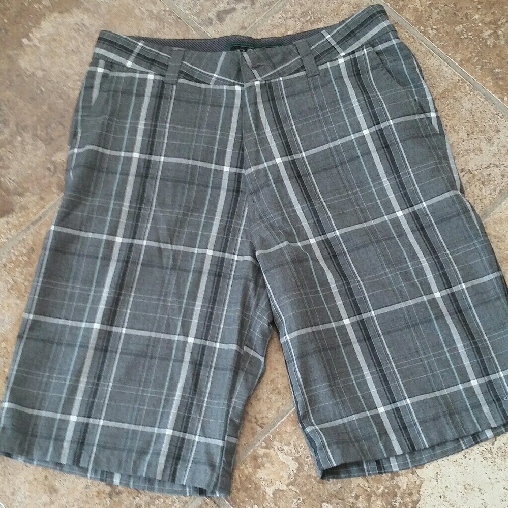 O'NEILL~ Grey, white & light blue plaid shorts