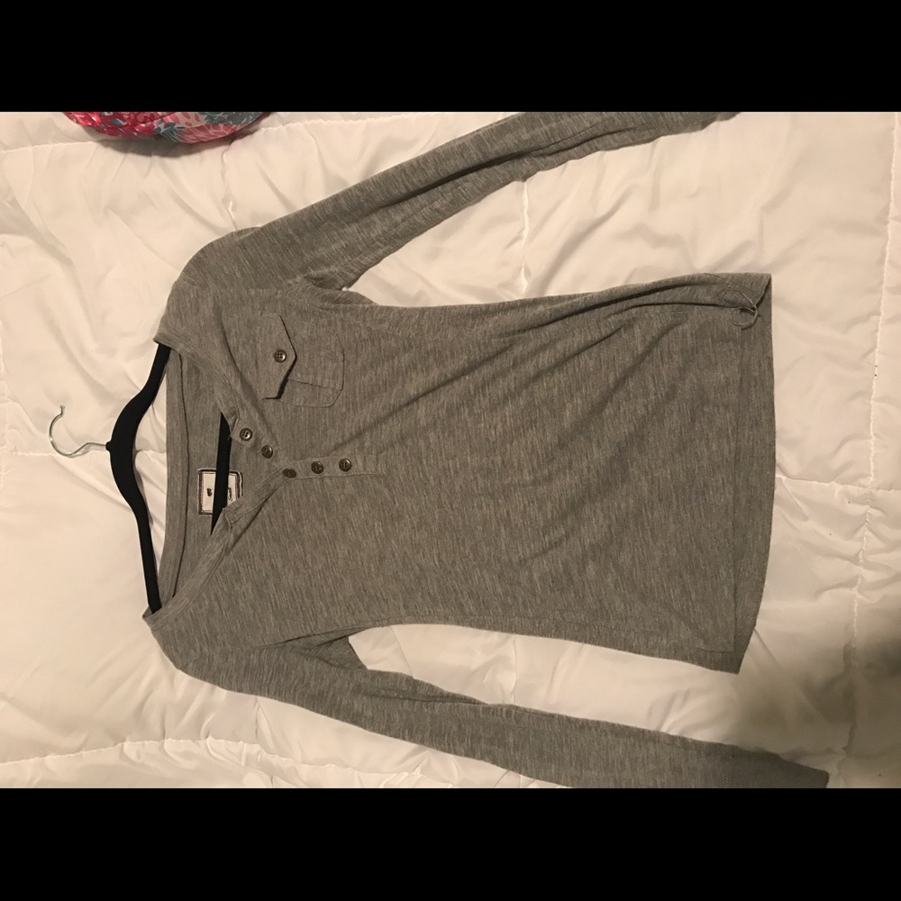 Fitted grey long sleeve