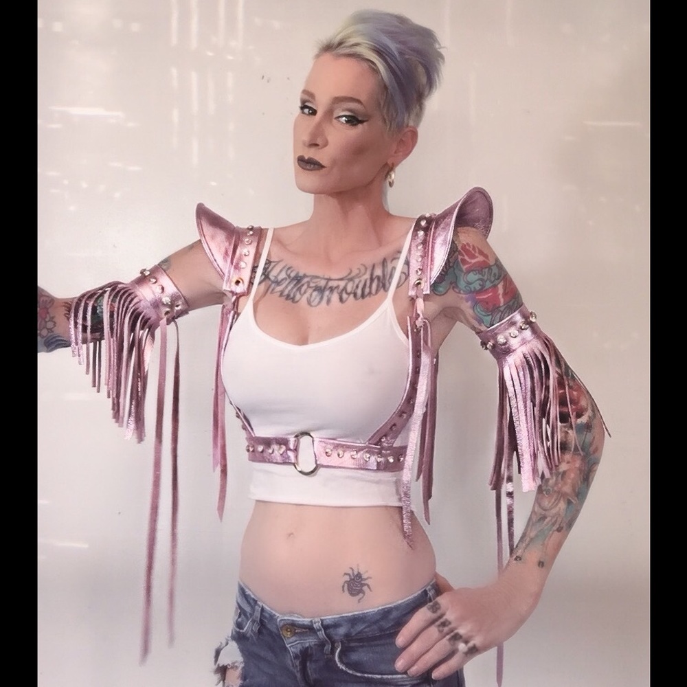 🎀 PINK METALLIC DEERSKIN HARNESS 🎀