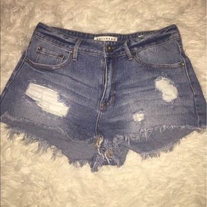 Bullhead highwaisted shorts