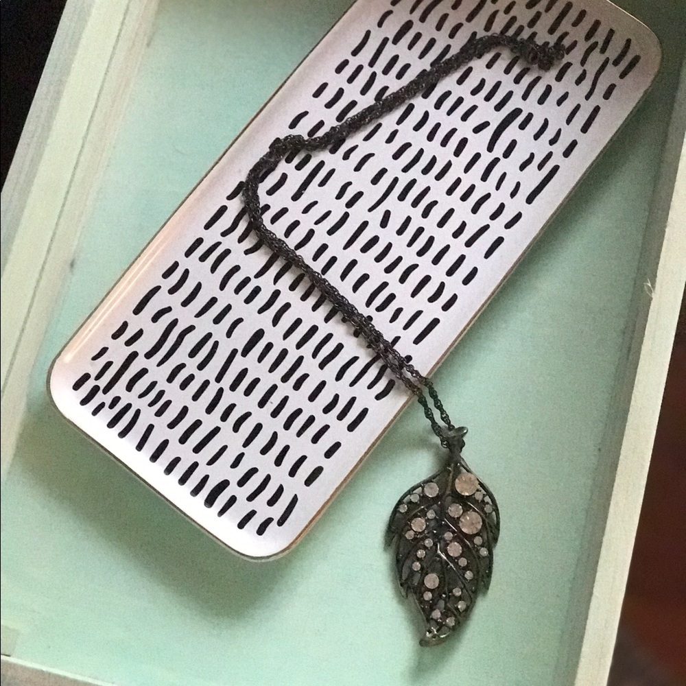 Beautiful leaf necklace