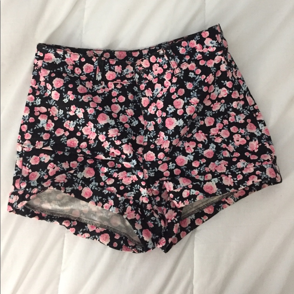 H&M FLORAL HIGH WAISTED SHORTS