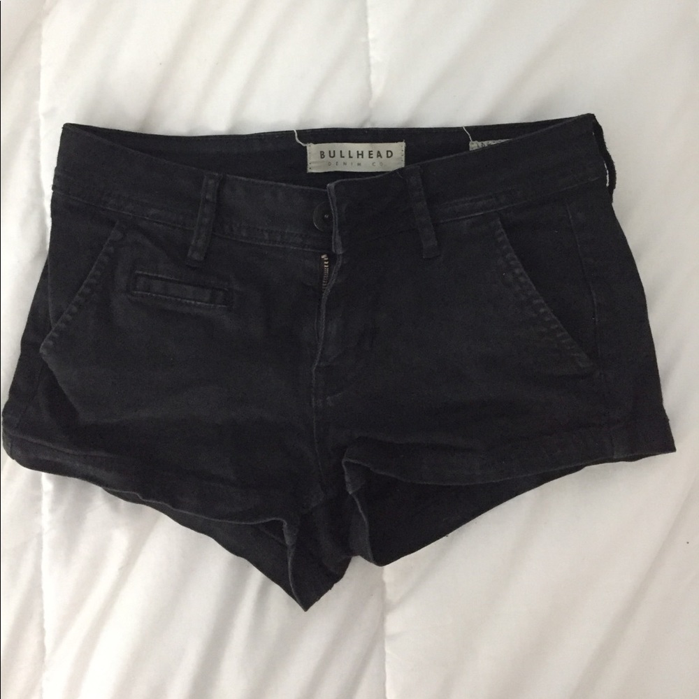 PACSUN LOW RISE BLACK SHORTS