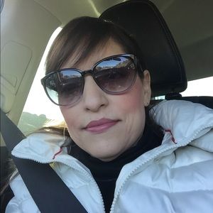 Meet your Posher, Cynthia