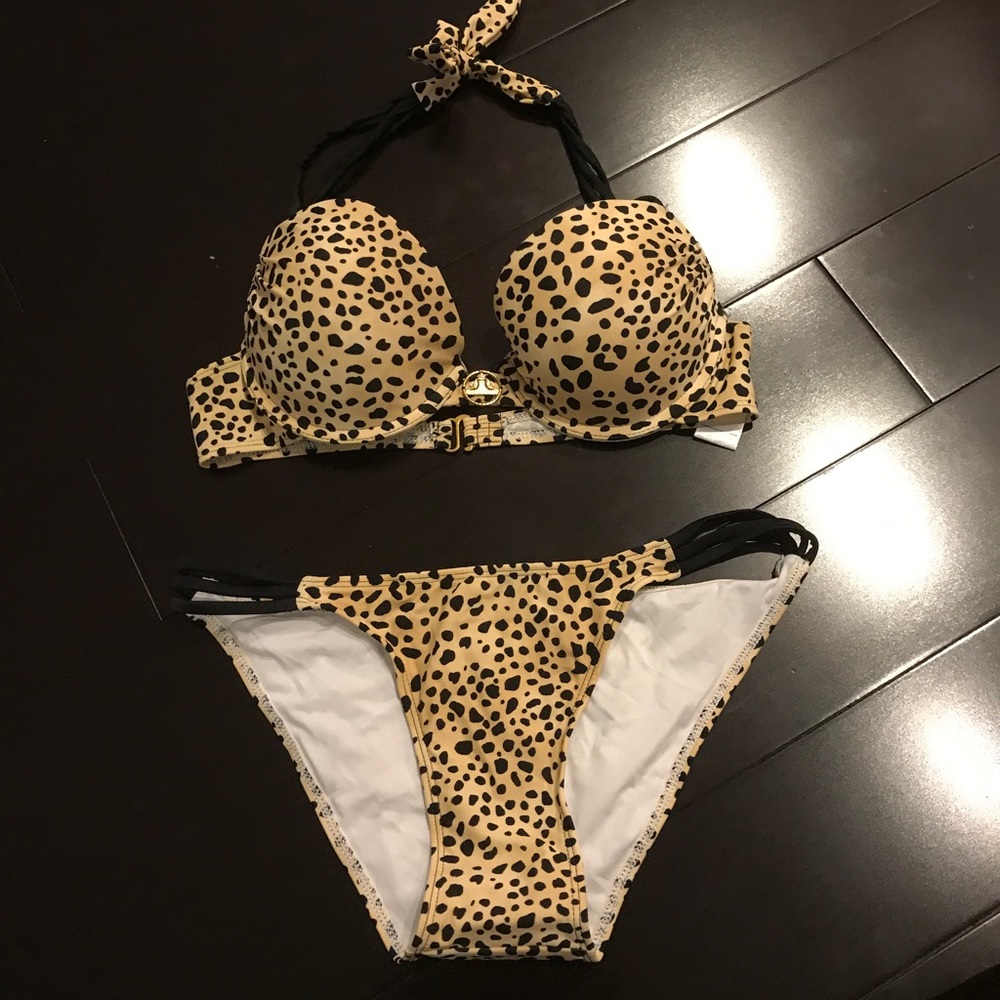 Leopard bikini