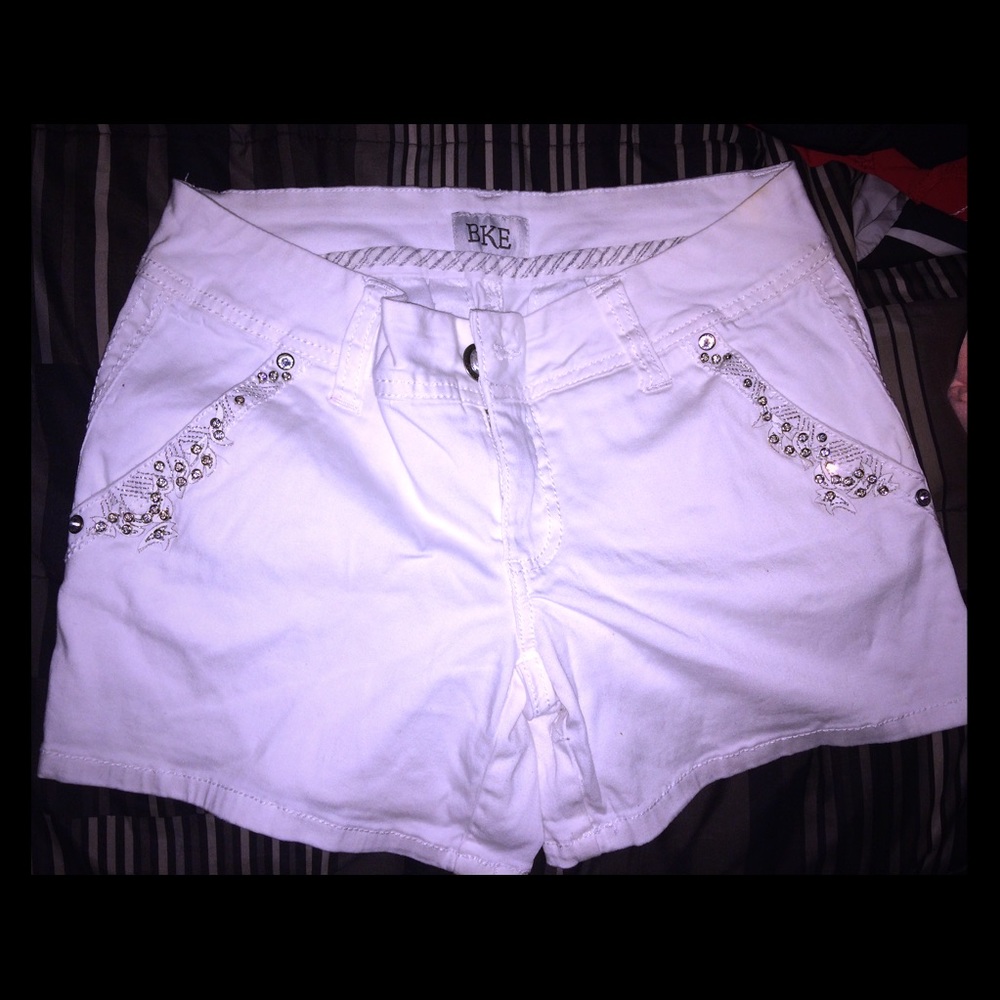 Buckle BKE white cute shorts
