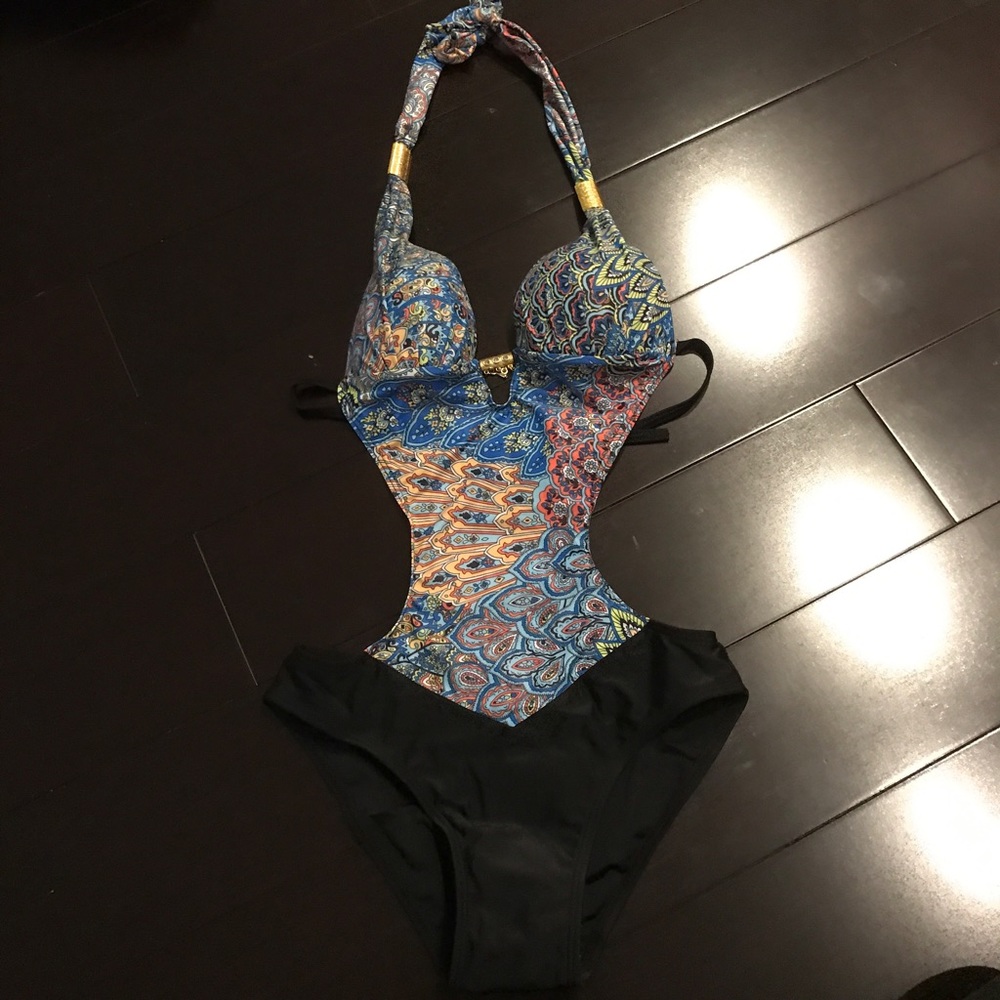 Cut out one piece swimsuit